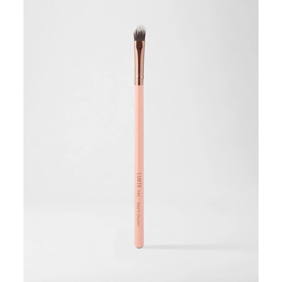 New Womens LUXIE 245 Small Shader Eyeshadow Makeup Applicator Brush - Rose Gold - Picture 1 of 2